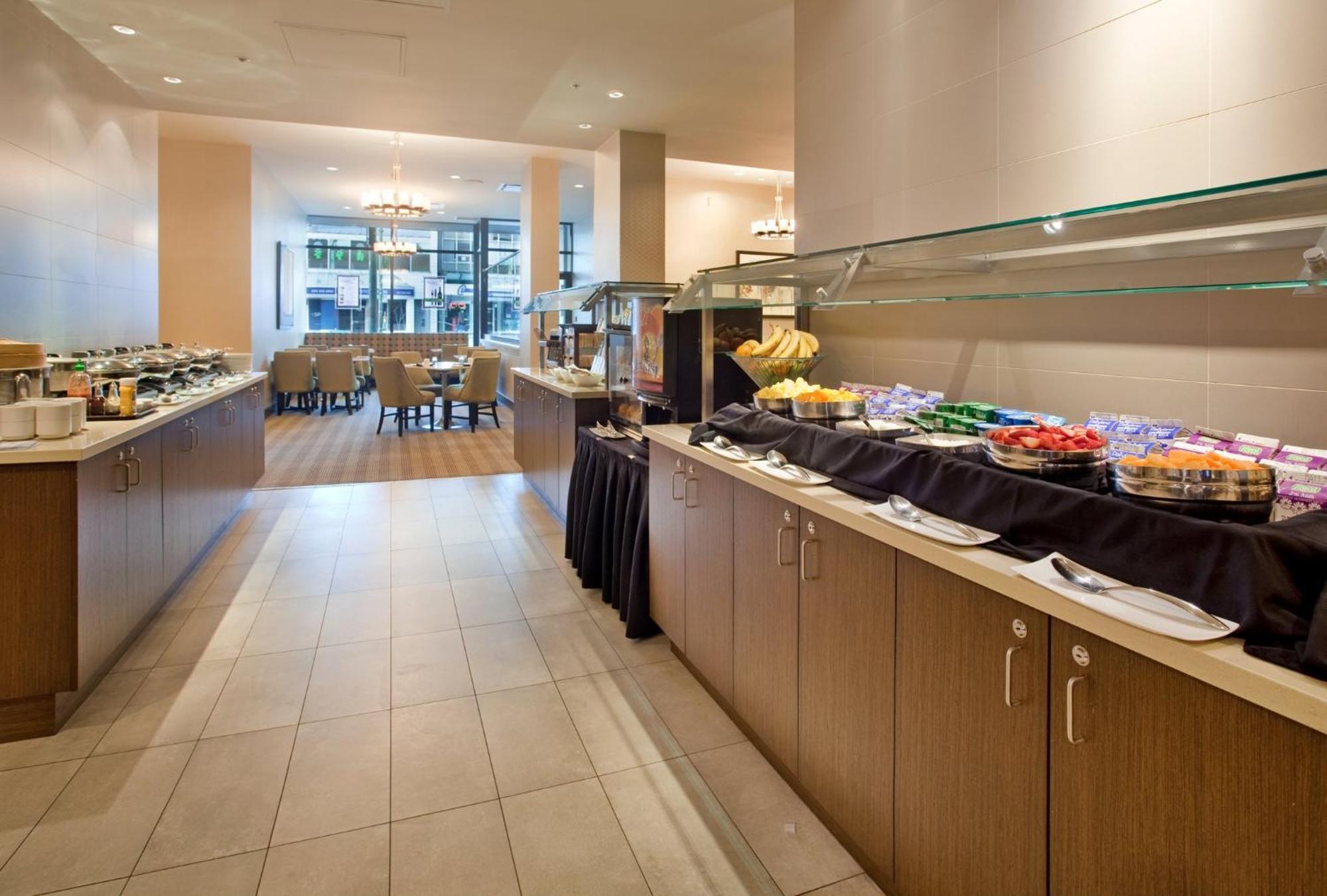 Holiday Inn Vancouver-Centre Broadway By Ihg Exterior foto